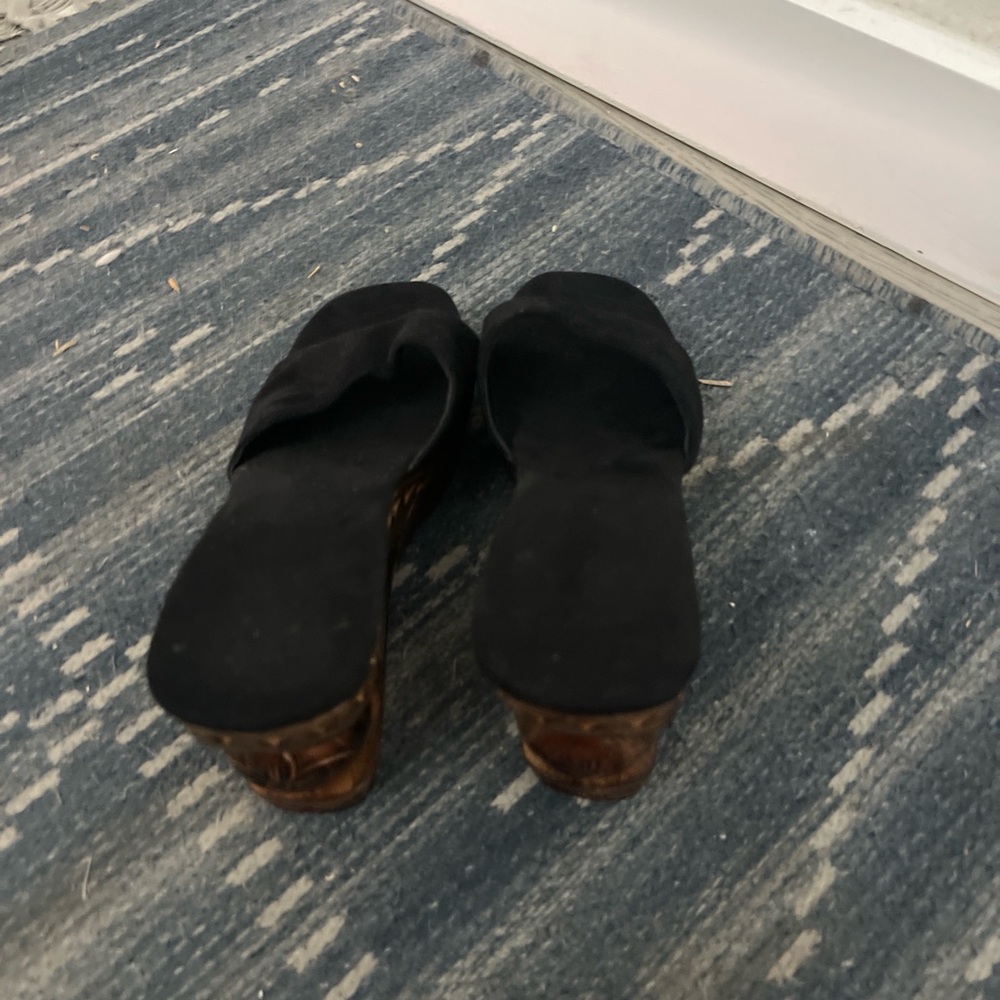 Black Women's Slip-On Wedge Sandals Carved Wood Heel - Picture 3 of 4